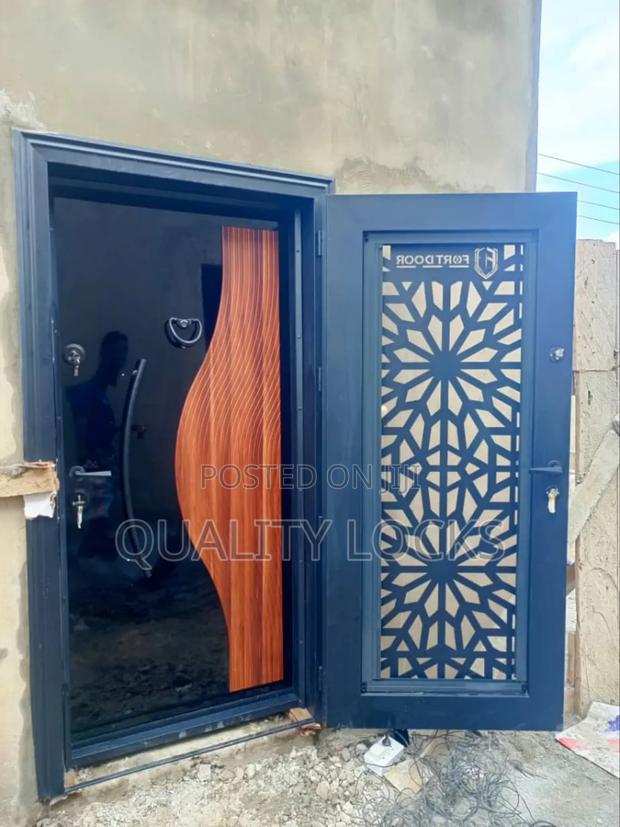 Exclusive Door Indoor With Net · Photo 1