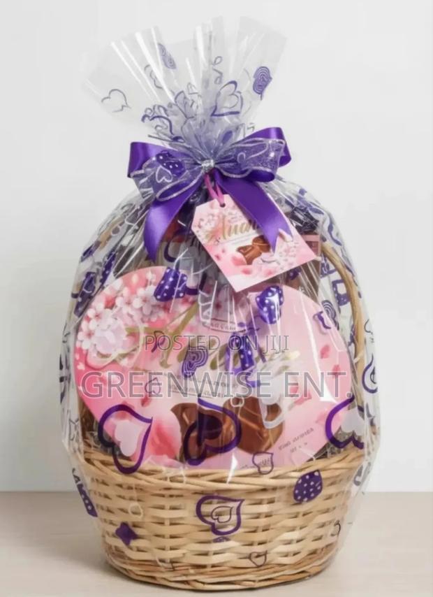 Premium Gift Hamper For Her · Photo 1