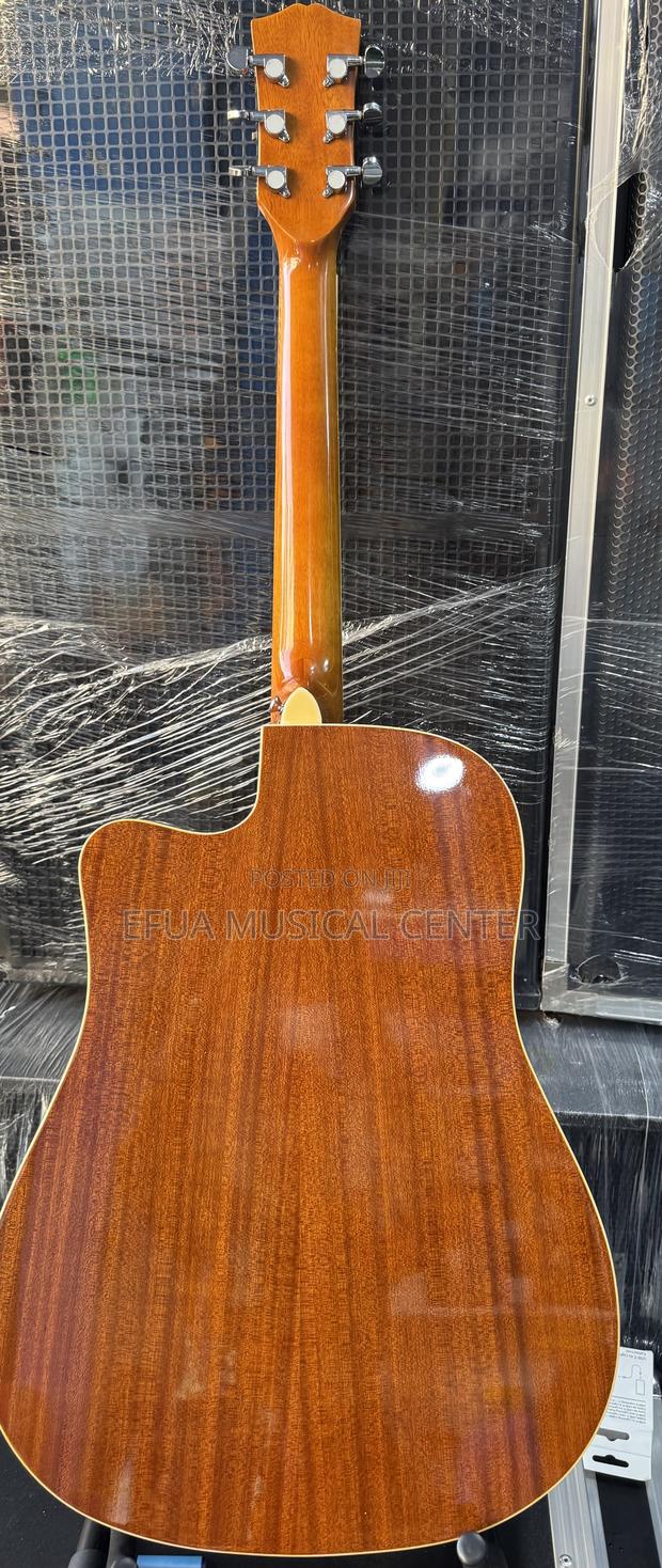 Gibson Semi-Acoustic Guitar · Photo 1