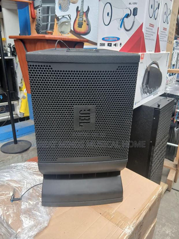 JBL 8 Inches Line Arrays · Photo 2
