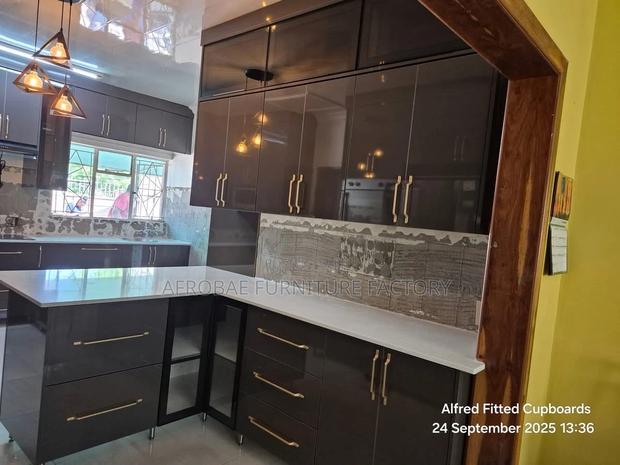 Kitchen Cabinet for Luxury Home · Photo 3