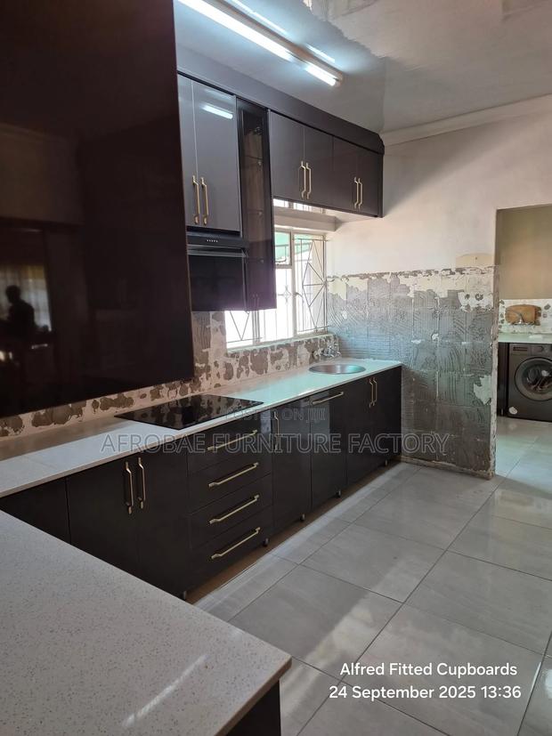 Kitchen Cabinet for Luxury Home · Photo 4