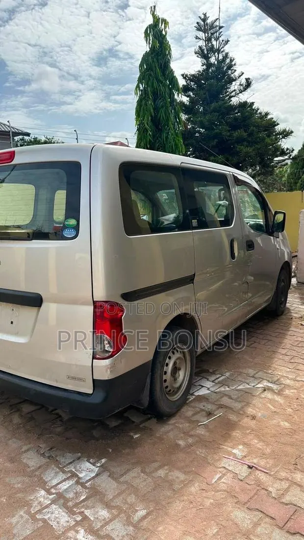 Nissan NV200 2016 Silver · Photo 1