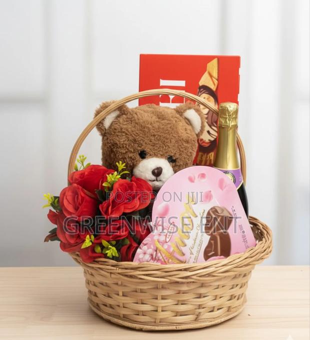 Sweetheart's Delight Gift Basket - Romantic & Thoughtful Gifts For Her · Photo 1