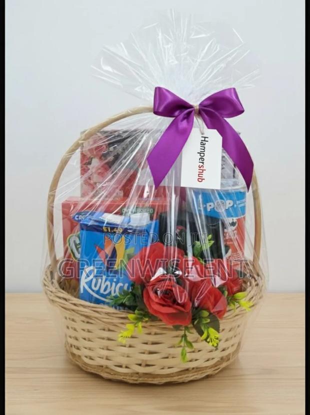 Delightful Everyday Essentials Gift Hamper - Perfect For Any Occasion · Photo 1