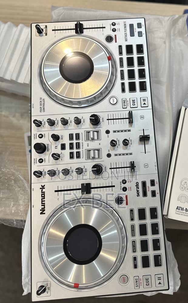 Numark Mixtrack Platinum Fx 4-Deck Serato Dj Controller* Silver* · Photo 2