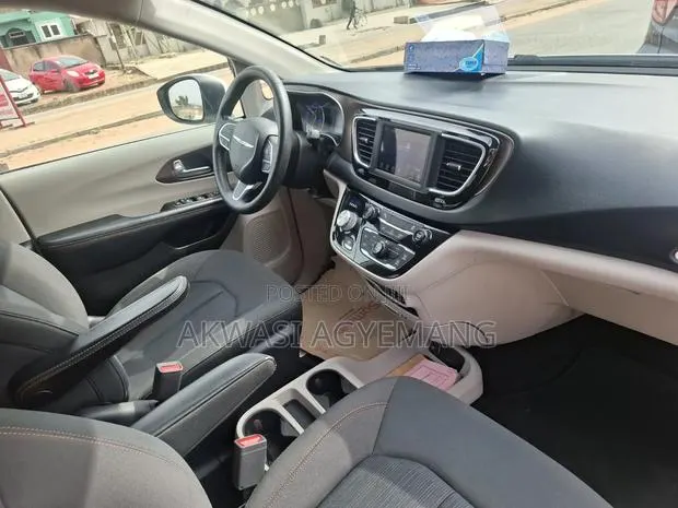 Chrysler Pacifica 3.6 Petrol FWD 2019 White · Photo 1