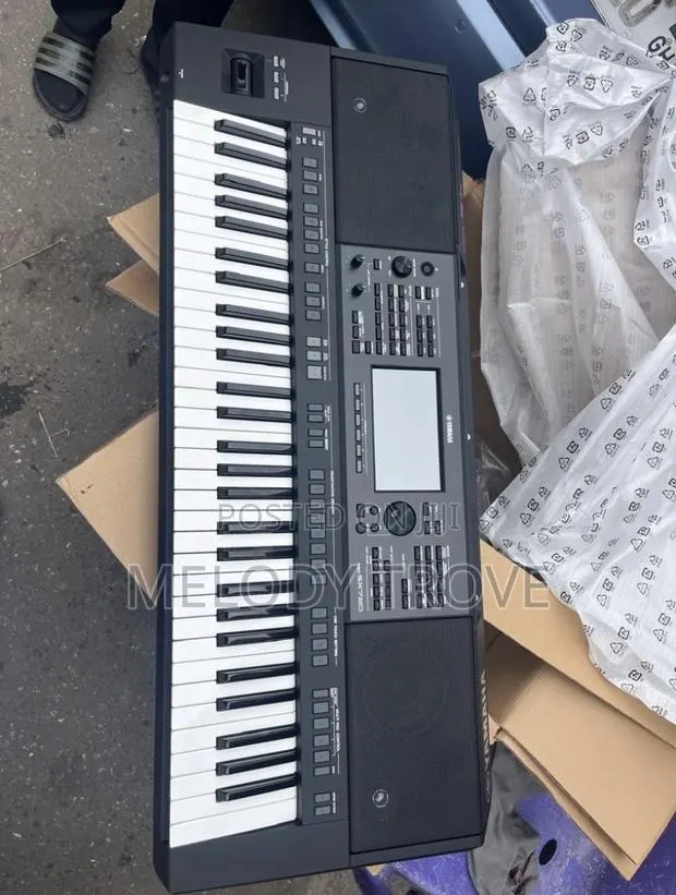 Yamaha PSR-Sx720 Mid-Level Arranger Keyboard · Photo 1