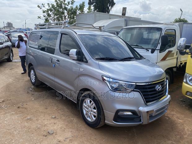 Hyundai Starex 2020 Silver · Photo 1