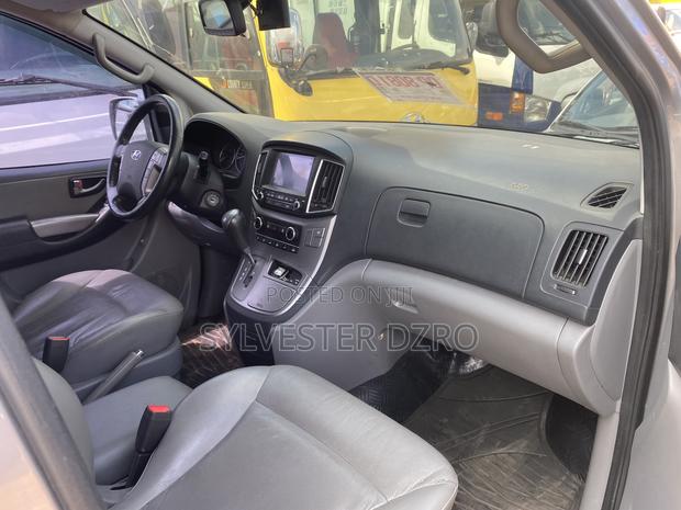 Hyundai Starex 2020 Silver · Photo 3
