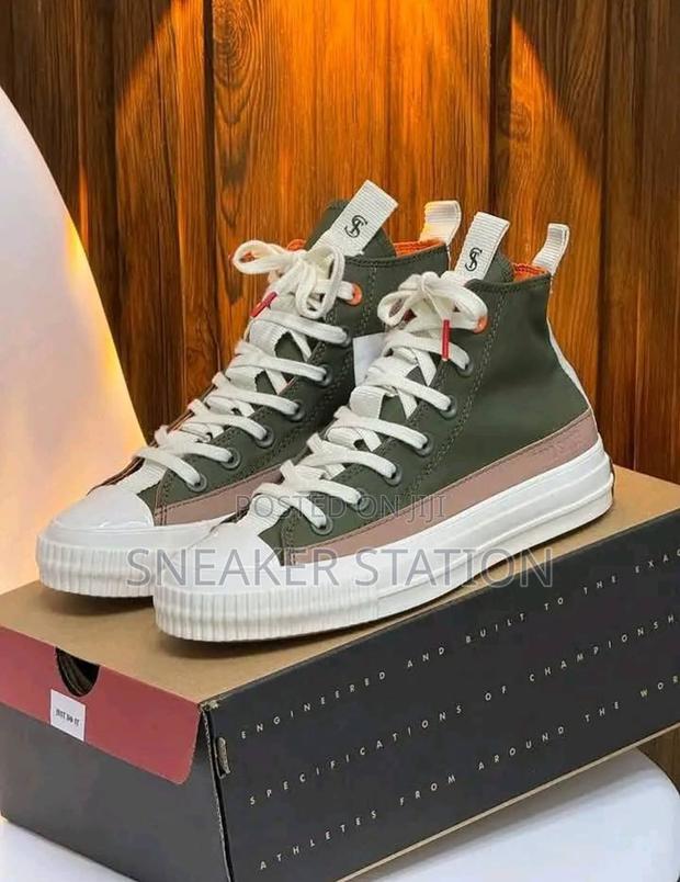 Original Converse High Tops Sneaker · Photo 1