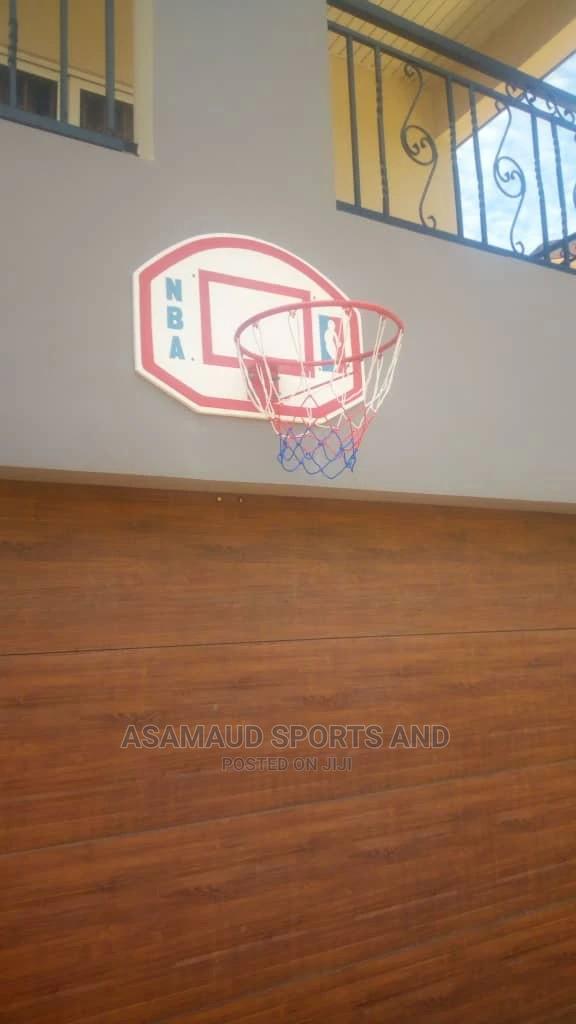 Original Set of Basketball Hoop and Back Board at Cool Price · Photo 1