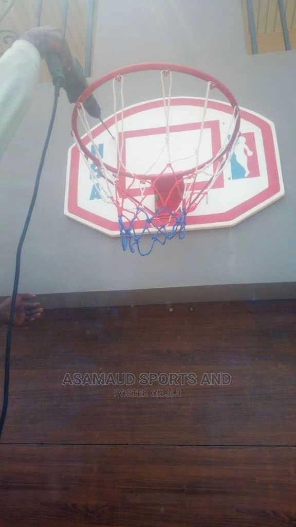 Original Set of Basketball Hoop and Back Board at Cool Price · Photo 4