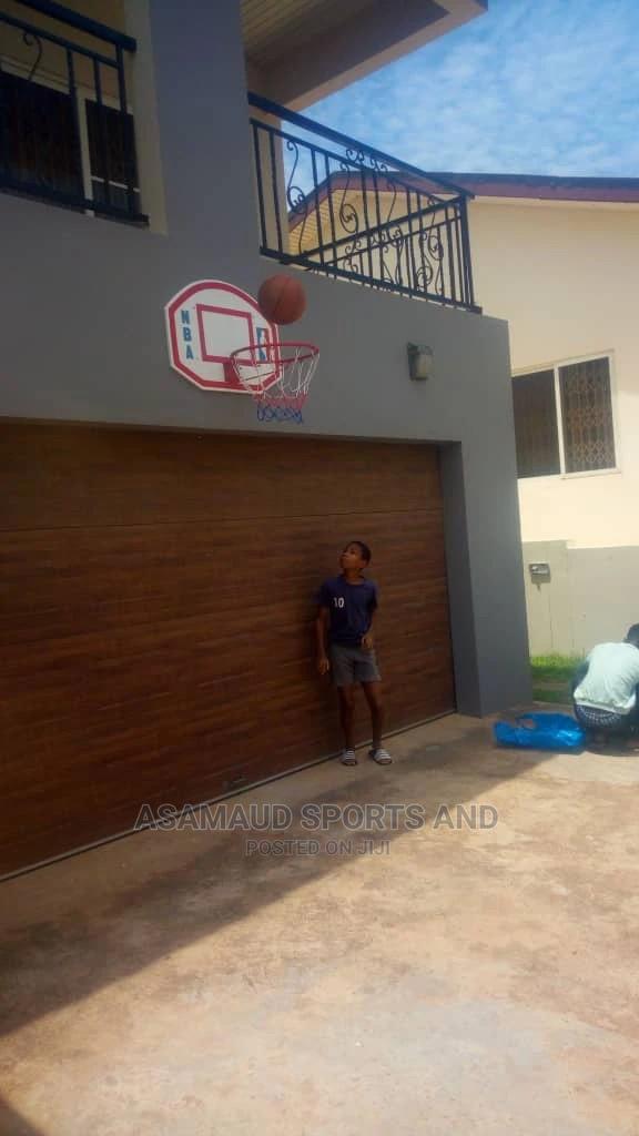 Original Set of Basketball Hoop and Back Board at Cool Price · Photo 5