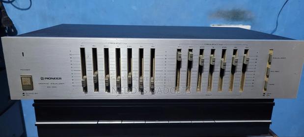 Pioneer Sg-300 Silver 7 Band Graphic Equalizer · Photo 1