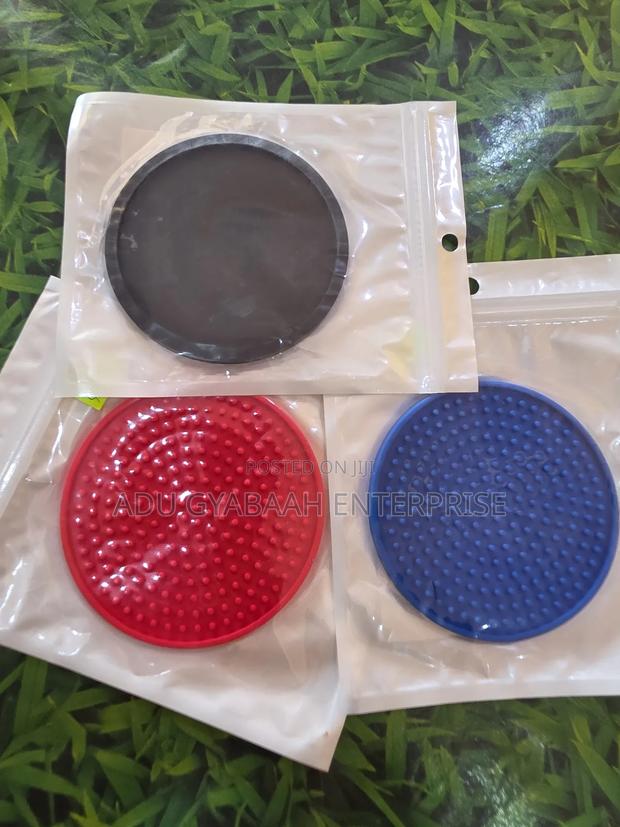 Non Slip Spill Mat/Bar Mat (Round 10cm ) · Photo 1