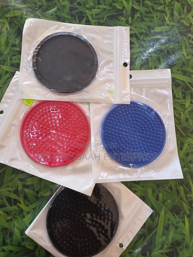 Non Slip Spill Mat/Bar Mat (Round 10cm ) · Photo 3