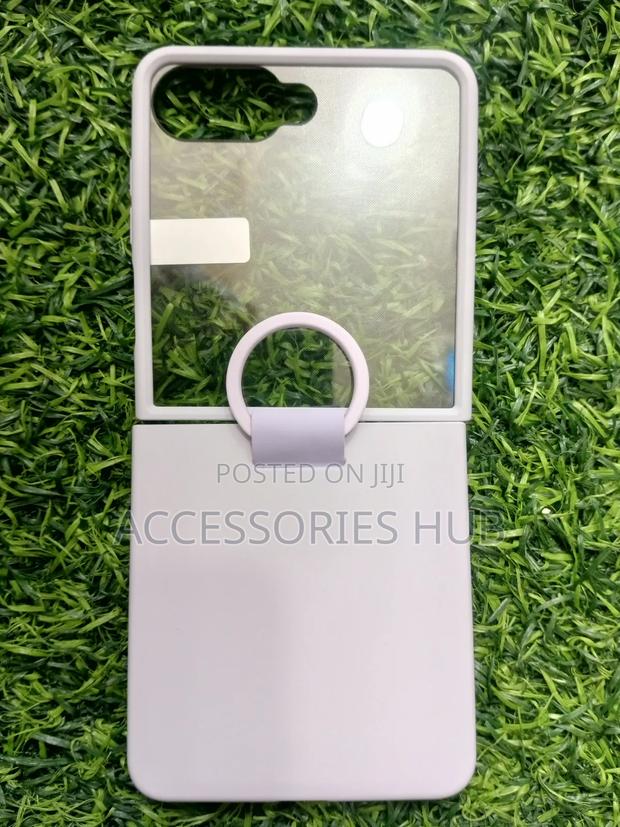 Samsung Flip 7 Cases With Glass · Photo 3