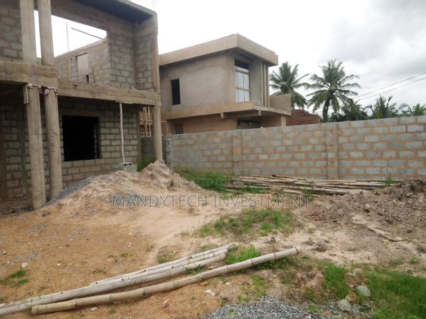 Classic 6 Bedroom Uncompleted House - Adenta · Photo 6