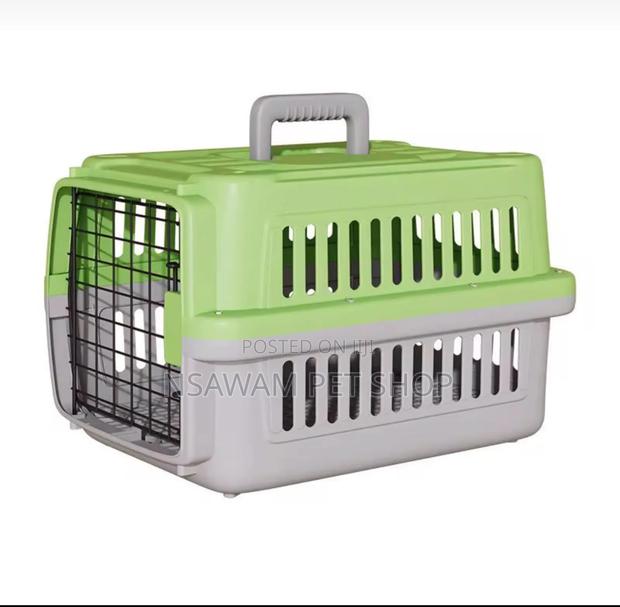 Plastic Travel Crate · Photo 1