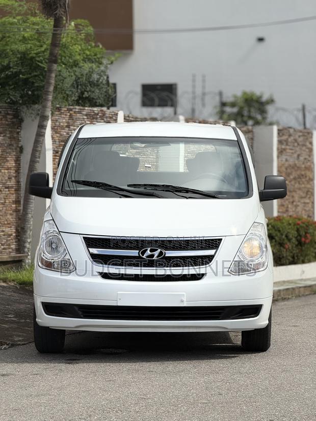 Hyundai Starex 2015 White · Photo 2