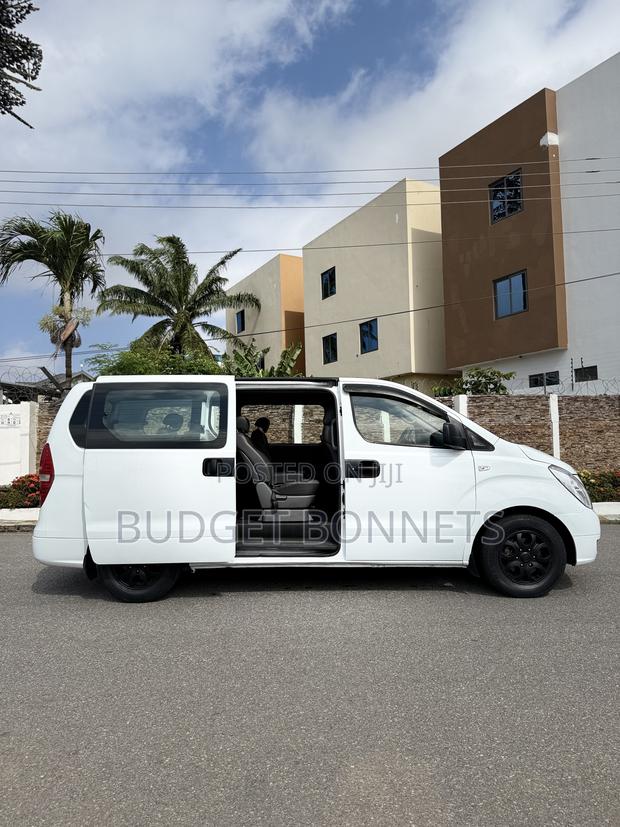 Hyundai Starex 2015 White · Photo 4