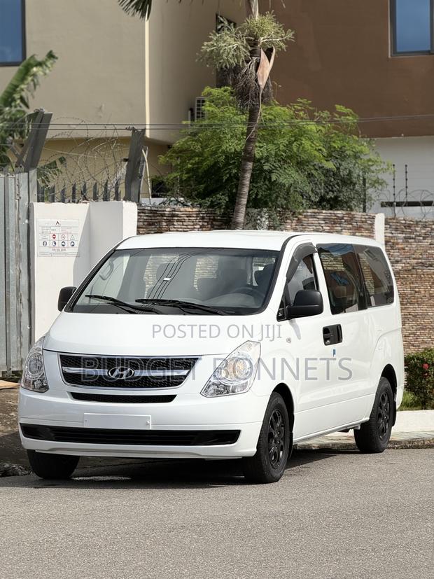 Hyundai Starex 2015 White · Photo 1