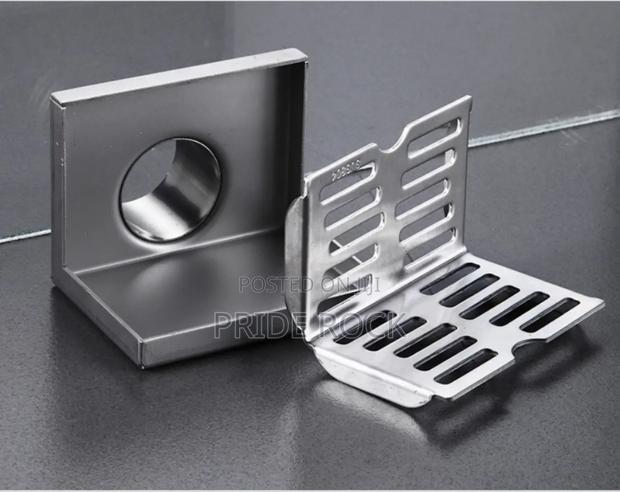 Side Corner Floor Drain Metal · Photo 1