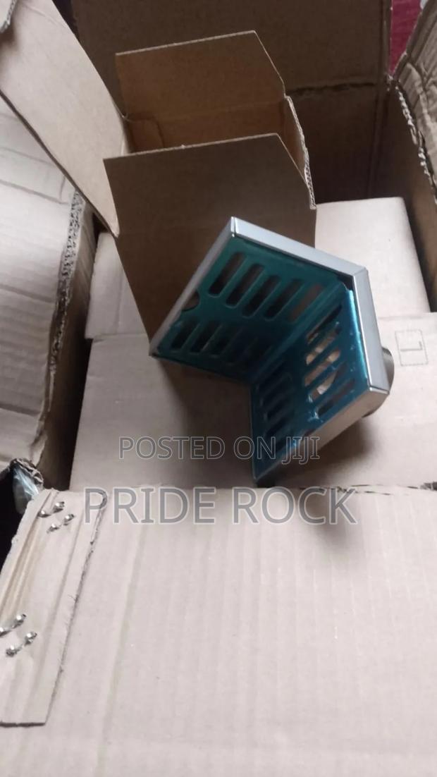 Side Corner Floor Drain Metal · Photo 7