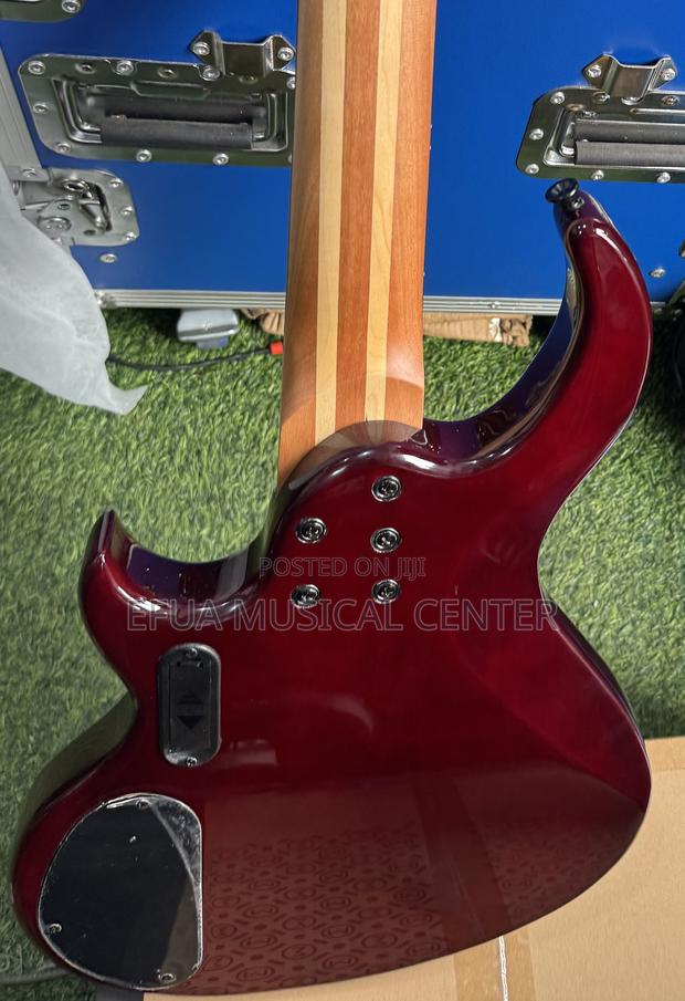 Givson Active Bass Guitar · Photo 3