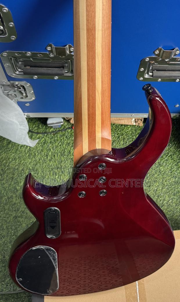 Givson Active Bass Guitar · Photo 2