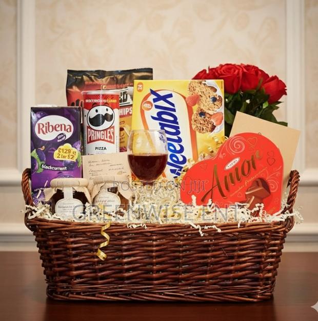 Indulge Delight: Gourmet Celebration Hamper · Photo 2