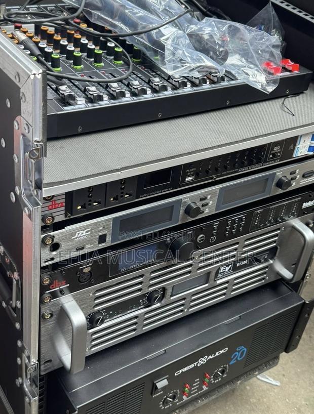 Full Set of Amplifier Rack · Photo 1