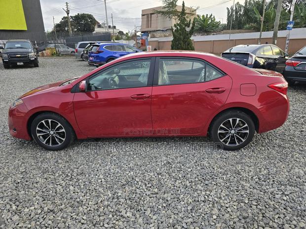 Toyota Corolla LE (1.8L 4cyl 2A) 2018 Burgundy · Photo 3