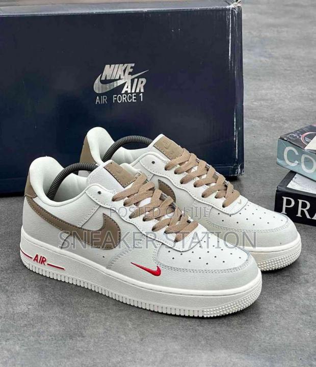 Nike Air Force 1 Premium Sneaker · Photo 1