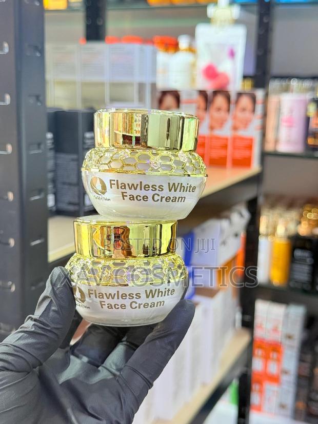 Flawless White Face Cream (Super Glow) · Photo 1