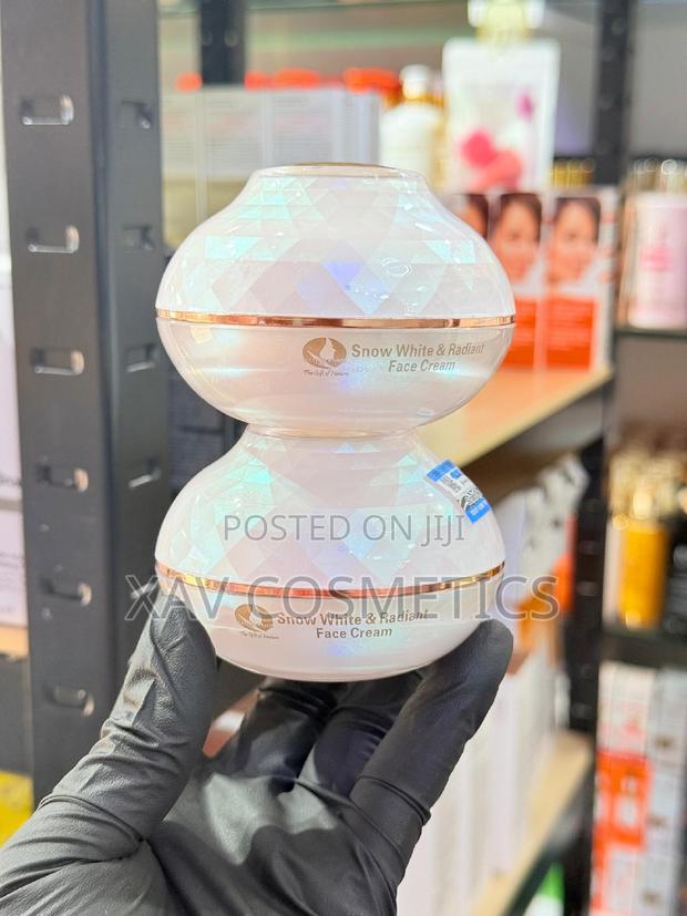 Snow White and Radiant Face Cream (Super Glow) · Photo 1