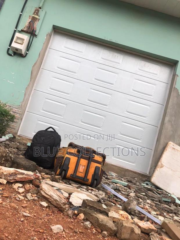 Automatic And Solar Garage Door · Photo 1