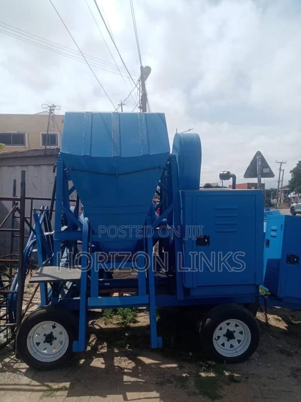 Brand New Concrete Mixer Field Marshal · Photo 1