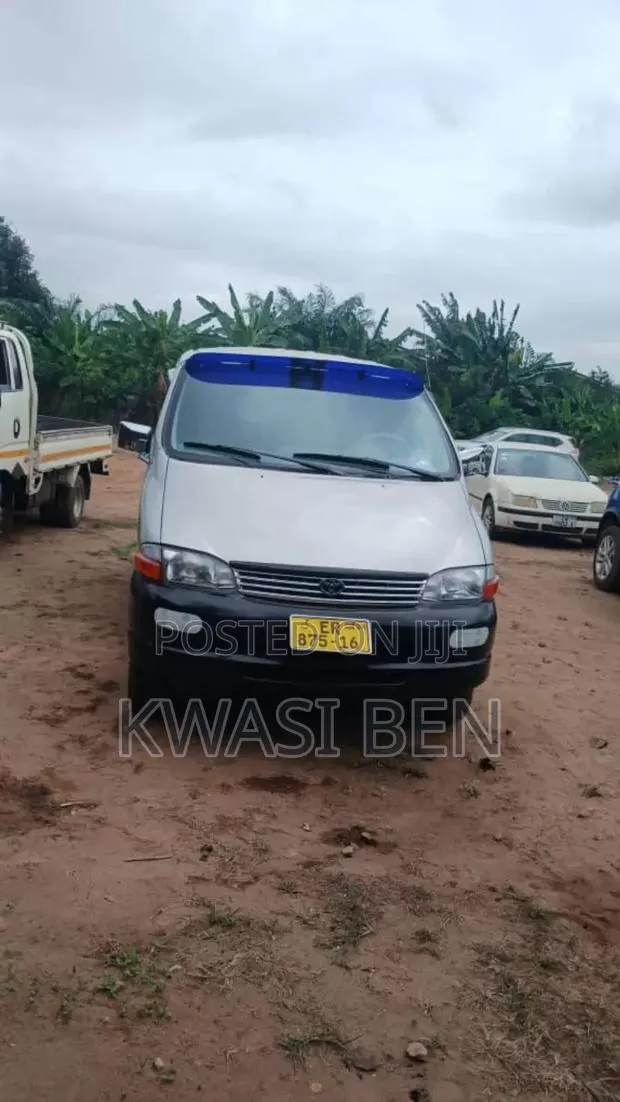 Toyota HiAce 2004 Grey · Photo 1