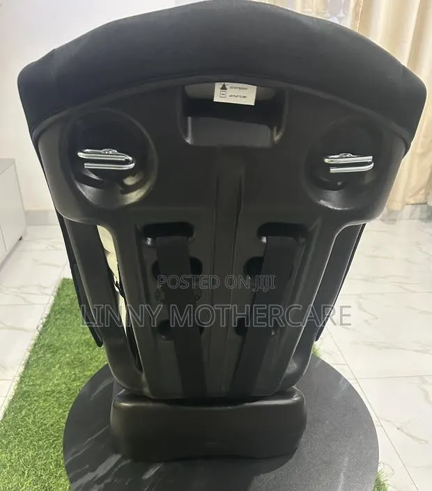 Infant-to-Toddler 360 Rotation Car Seat · Photo 4