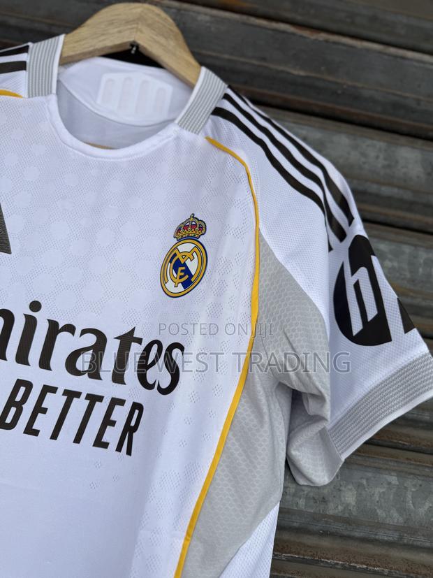 Real Madrid 2025/2026 Player Version Jersey _ Real Madrid Authentic · Photo 4