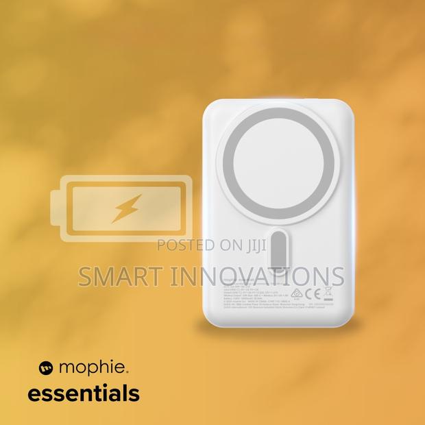 Mophie Snap+ Power Bank With Stand Magsafe Compatible · Photo 1
