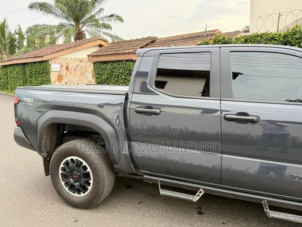 Toyota Tacoma 2024 Gray · Photo 4