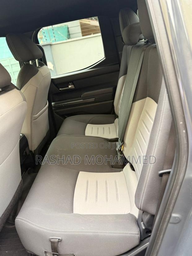 Toyota Tacoma 2024 Gray · Photo 5
