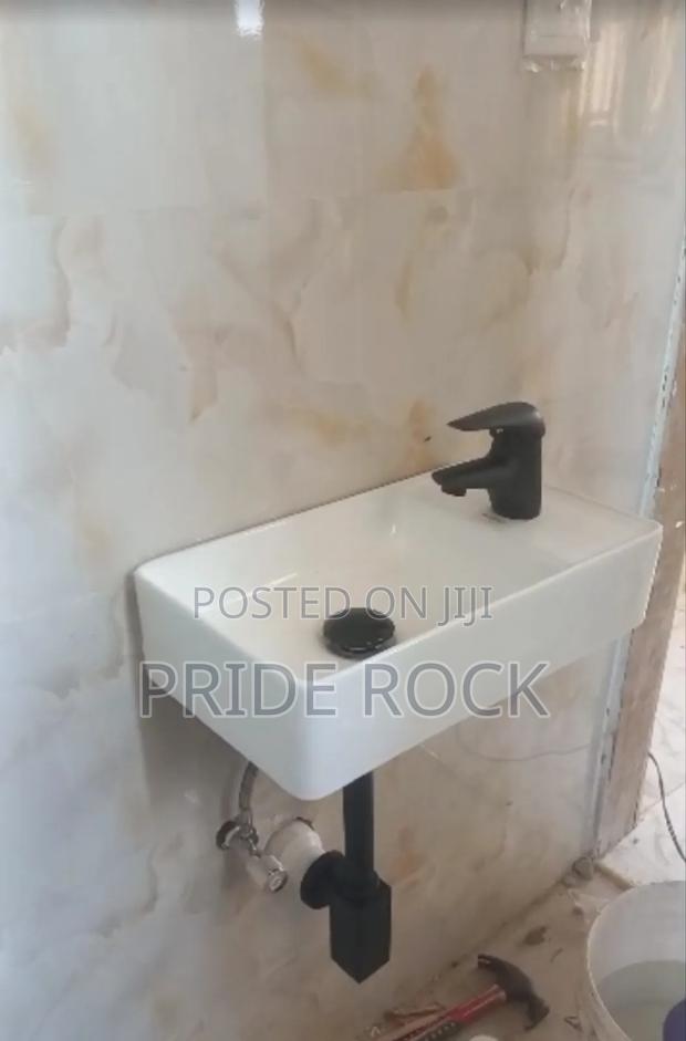 Black Metal Bottle Trap for Wash Hand Basin · Photo 2