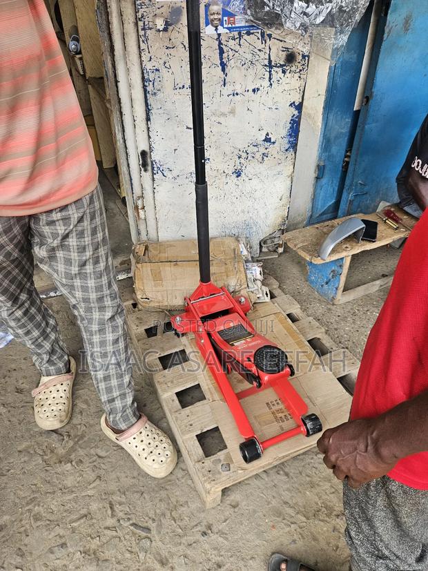 Heavy Duty 3ton Floor Jack · Photo 5