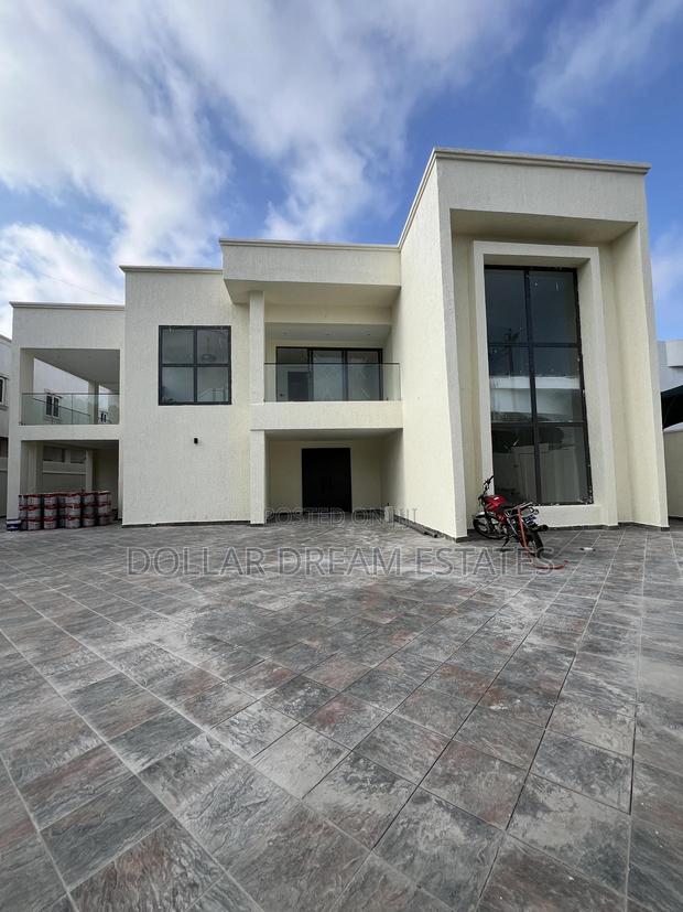 5bdrm House in East Legon for sale · Photo 1