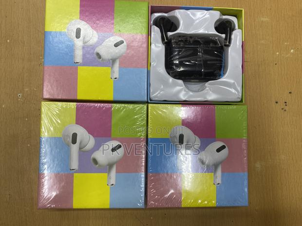 Normal Airpods · Photo 2