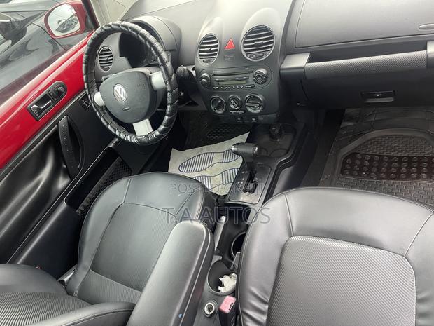 Volkswagen Beetle 2.0 Cabriolet 2010 Red · Photo 4